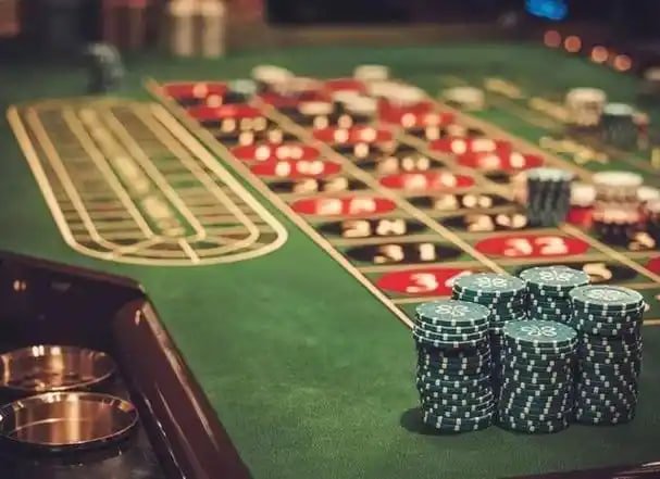 Suasana meja blackjack interaktif di platform kasino kiat77